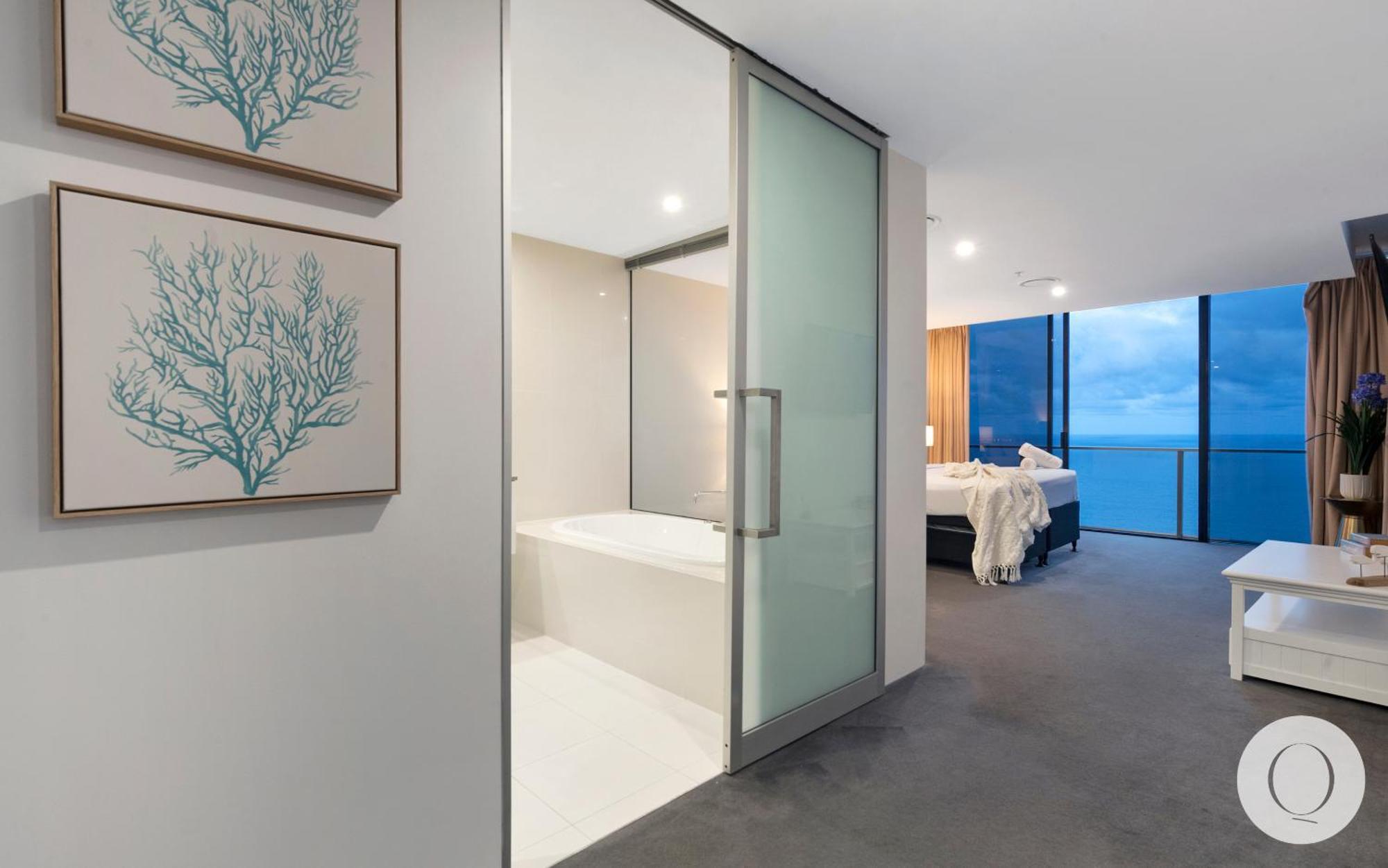 5 Bedroom Executive Sub Penthouse In The Heart Of Surfers With Full Ocean Views - Sleeps 12 - Circle On Cavill Amazing!! Gold Coast Kültér fotó