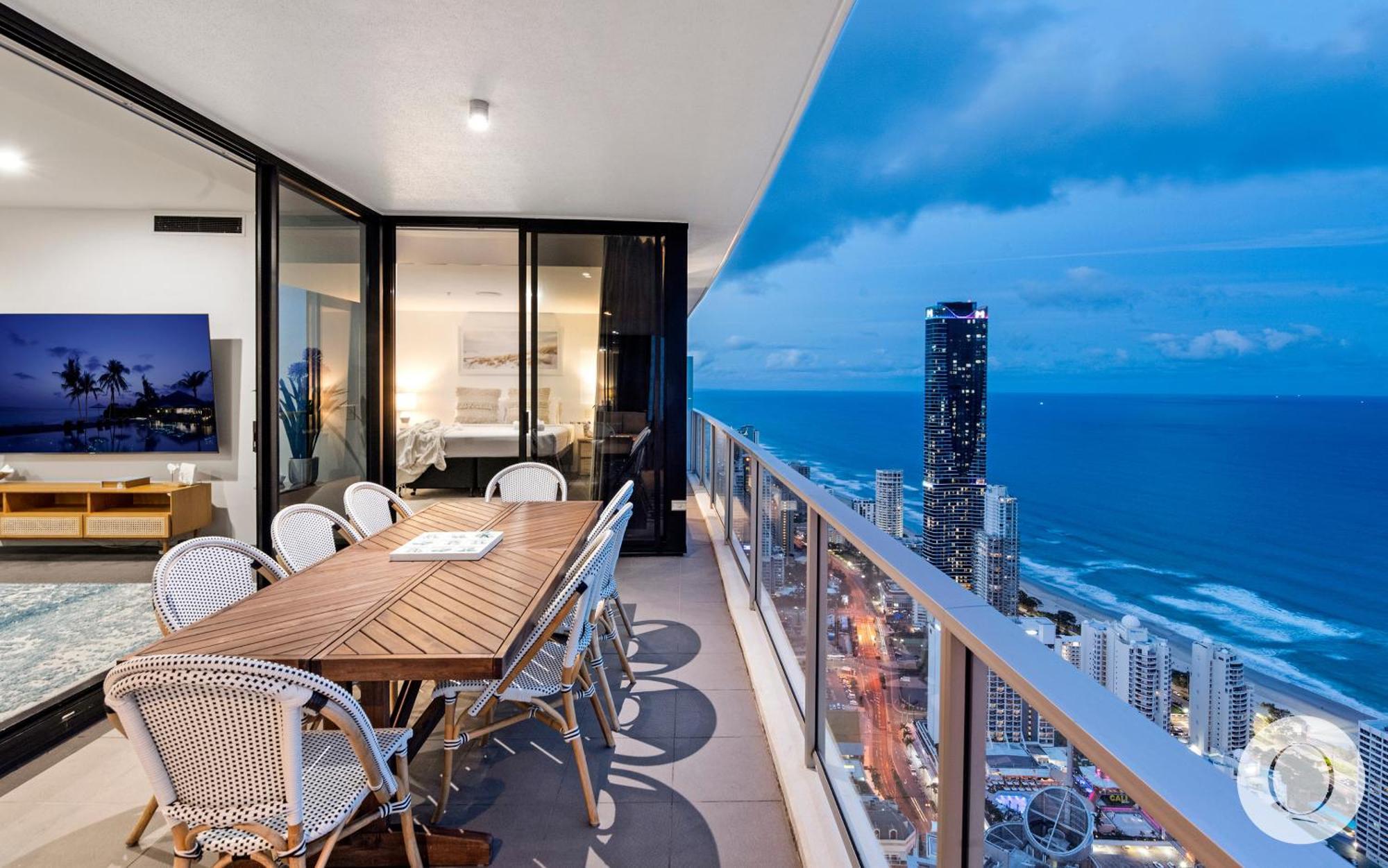 5 Bedroom Executive Sub Penthouse In The Heart Of Surfers With Full Ocean Views - Sleeps 12 - Circle On Cavill Amazing!! Gold Coast Kültér fotó